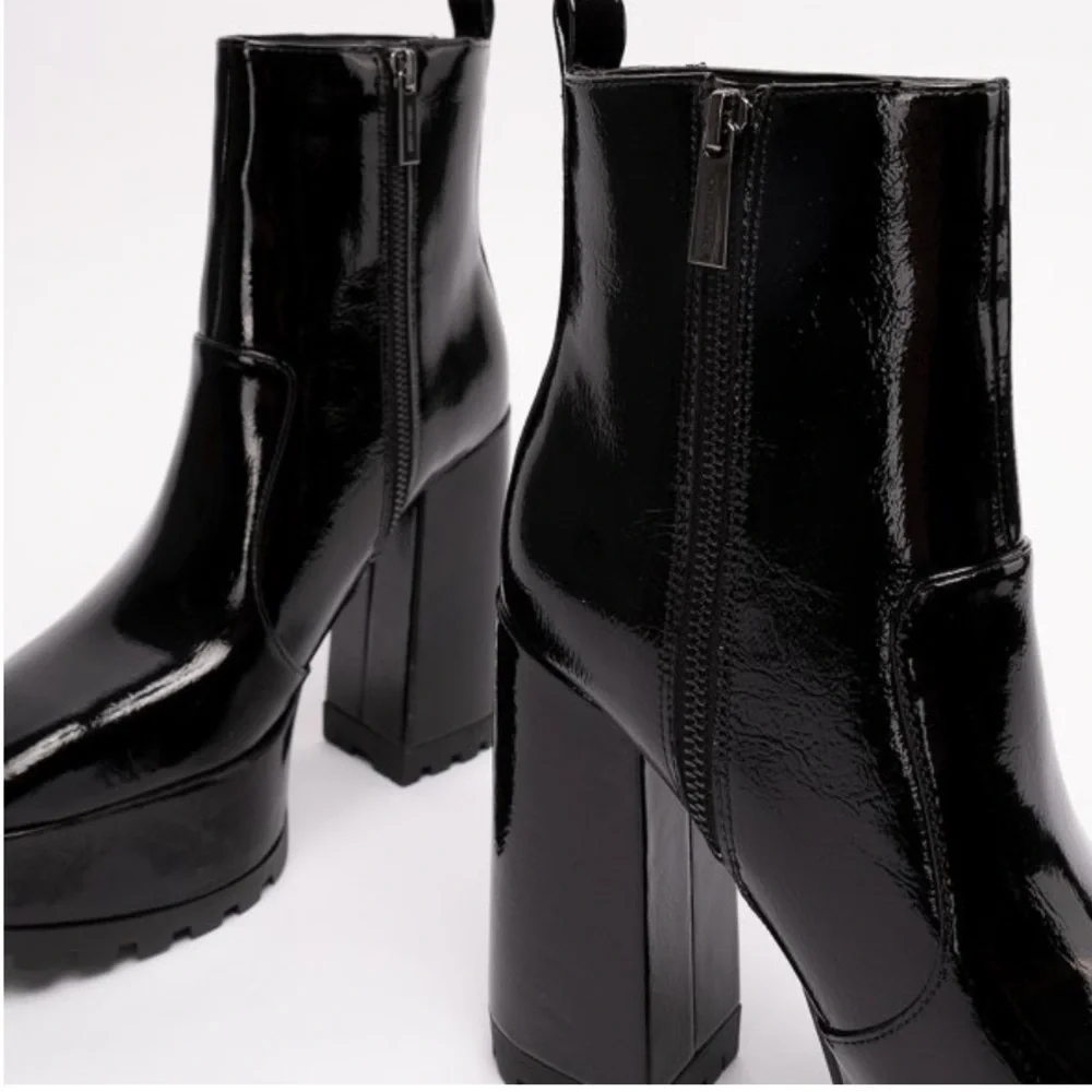 New Michael Kors Enya Platform faux patent leather boots